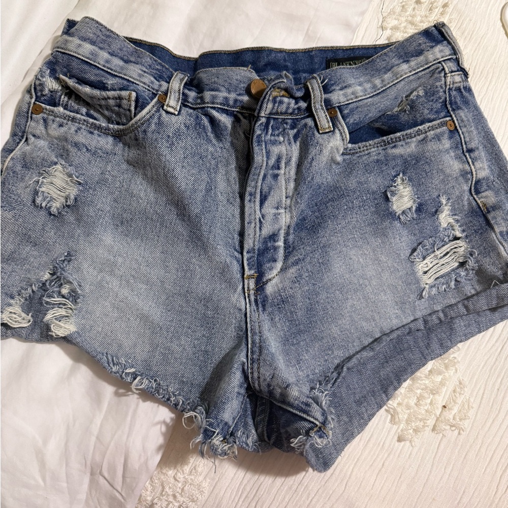BLANKNYC Women's Hollyweird Distressed Denim Cutoff Shorts Blue Size 29 Mid Rise - Picture 10 of 14